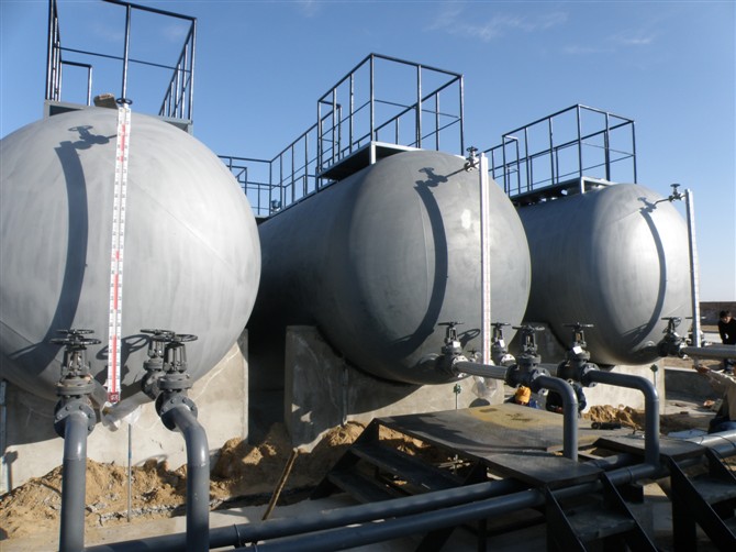 磁翻板液位計安裝現場